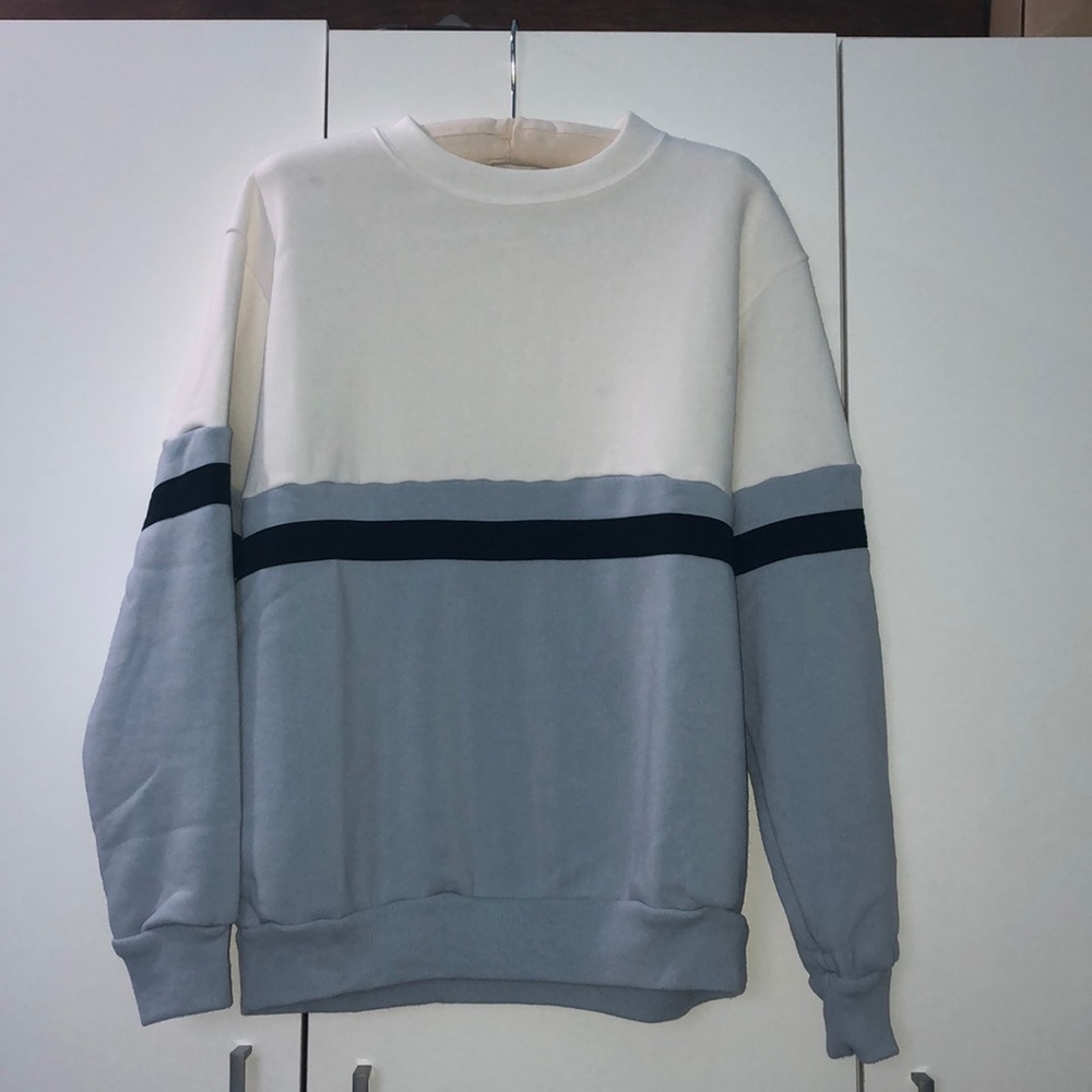 Brandy Melville: Crew neck sweater